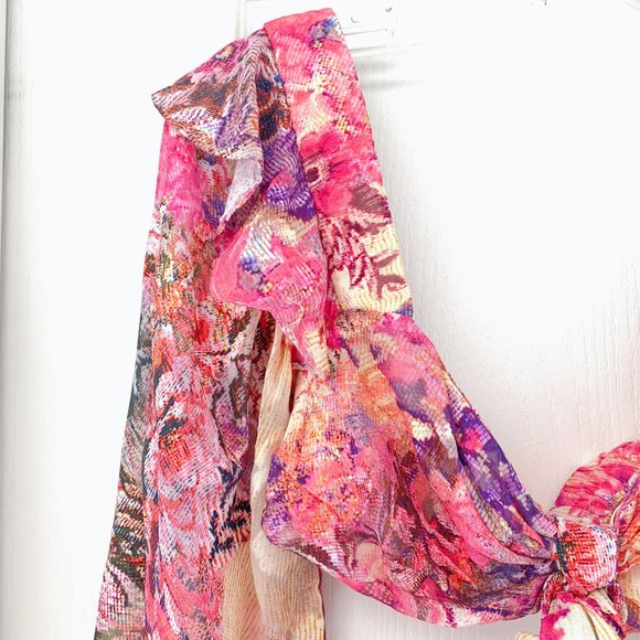 Hemant & Nandita - Leah Romantic Floral Boho Festival Crop Top - Picture 7 of 14